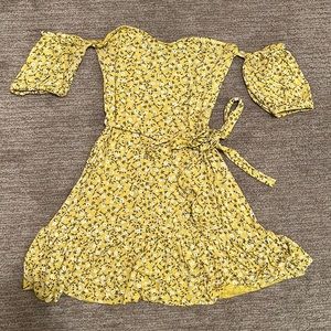 Pretty Little Thing Floral Off-Shoulder Mini Dress